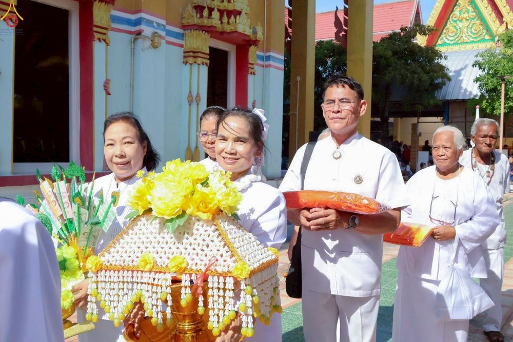 ภาพ No.260086:วันที่ 19 ตุลาคม พ.ศ. 2568 พิธีทอดกฐินสามัคคีทั่วไทย 30,000 วัด โดยคณะศิษยานุศิษย์ บูชาธรรม 81 ปี หลวงพ่อธัมมชโย ณ วัดปากคลองมอญ อ.บางเสาธง จ.สมุทรปราการ