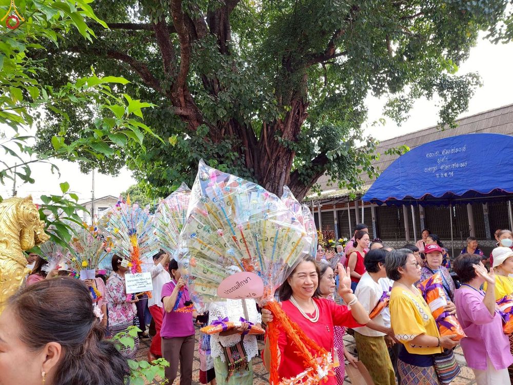 ภาพ No.269753:วันที่ 19 ตุลาคม พ.ศ. 2568 พิธีทอดกฐินสามัคคีทั่วไทย ณ วัดศรีบุญเรือง อ.สบตุ๋ย จ.ลำปาง โดยคณะศิษยานุศิษย์ บูชาธรรม 81 ปี หลวงพ่อธัมมชโย