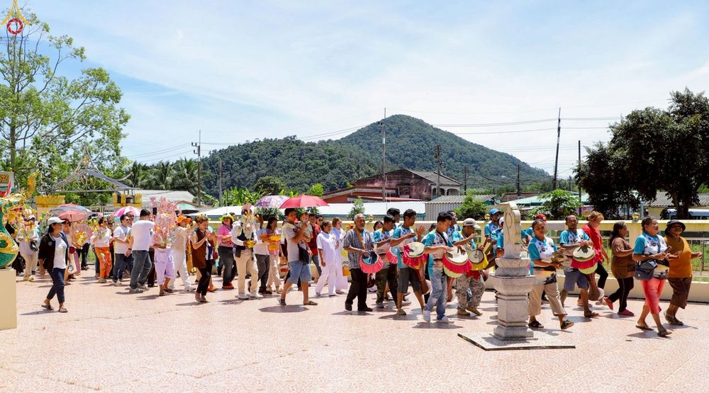 ภาพ No.253252:วันที่ 12 ตุลาคม พ.ศ. 2568 พิธีทอดกฐินสามัคคีทั่วไทย 30,000 วัด โดยคณะศิษยานุศิษย์ บูชาธรรม 81 ปี หลวงพ่อธัมมชโย ณ วัดชลธีพฤกษาราม ต.ปากตะโก อ.ทุ่งตะโก จ.ชุมพร