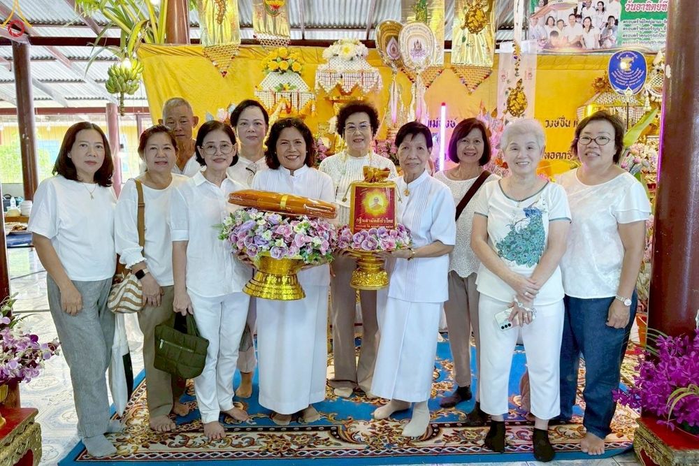 ภาพ No.270031:วันที่ 12 ตุลาคม พ.ศ. 2568 พิธีทอดกฐินสามัคคีทั่วไทย ณ วัดลาดสะแก อ.บางเลน จ.นครปฐม โดยคณะศิษยานุศิษย์ บูชาธรรม 81 ปี หลวงพ่อธัมมชโย