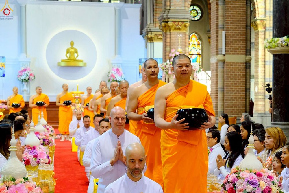 ภาพ No.271342:วันอาทิตย์ที่ 26 ตุลาคม พ.ศ. 2568 พิธีทอดกฐินสามัคคีวัดพระธรรมกายเนเธอร์แลนด์ กฐินเพื่อปฏิสังขรณ์ผนังรอบโบสถ์ อายุกว่า 135 ปี