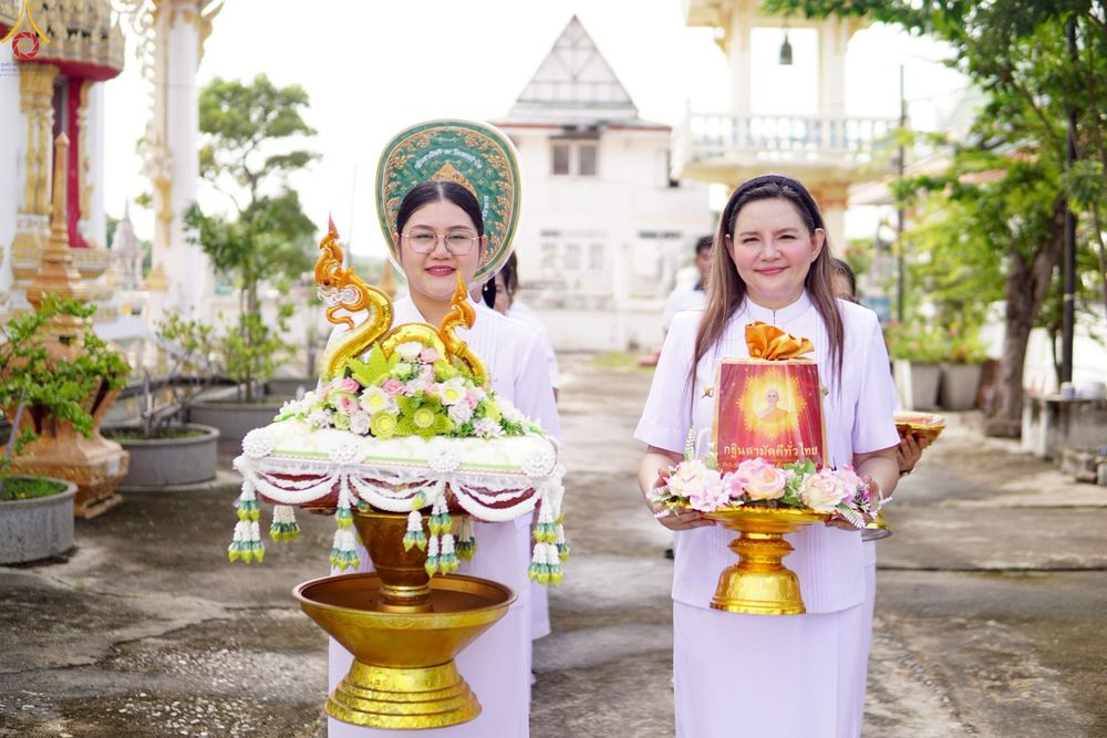 ภาพ No.260810:วันที่ 12 ตุลาคม พ.ศ. 2568 พิธีทอดกฐินสามัคคีทั่วไทย 30,000 วัด โดยคณะศิษยานุศิษย์ บูชาธรรม 81 ปี หลวงพ่อธัมมชโย ณ วัดทองรำไพ ต.แหลมฟ้าผ่า อ.พระสมุทรเจดีย์ จ.สมุทรปราการ