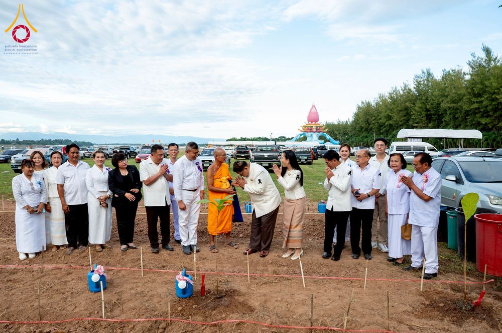 ภาพ No.266056:วันพุธที่ 5 พฤศจิกายน พ.ศ. 2568 (วันพระ ขึ้น 15 ค่ำ เดือน 12) พิธีจุดประทีปโคมลาน, โคมลอย และลอยกระทง ถวายประทีปเป็นพุทธบูชา สร้างความสว่างไสวให้กับแผ่นดินด้วยแสงธรรม ณ พุทธอุทยานนานาชาติ จังหวัดหนองคาย