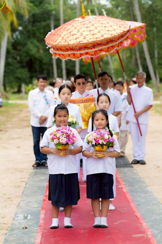 ภาพ No.263143:วันที่ 18 ตุลาคม พ.ศ. 2568 พิธีทอดกฐินสามัคคีเพื่อซื้อที่ดิน  สร้างอาคารครัวและโรงอาหาร  ห้องน้ำพร้อมโรงซักตากชาย-หญิง  และพิธีทอดกฐินสามัคคีทั่วไทย 30,000 วัด  ศูนย์ปฏิบัติธรรมนานาชาติทุ่งแสงธรรม  (Moonastery Meditation Center) ต.แสงอรุณ อ.ทับสะแก จ.ประ