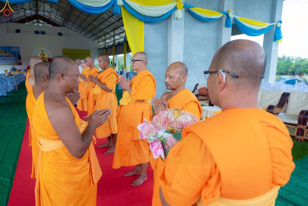 ภาพ No.255219:วันที่ 12 ตุลาคม พ.ศ. 2568 พิธีอัญเชิญพระบรมสารีริกธาตุและบรรจุ ลงในพระเกตุพระประธาน , พิธีทอดกฐินสามัคคีทั่วไทย 30,000 วัด โดยคณะศิษยานุศิษย์ วัดพระธรรมกาย  บูชาธรรม 81 ปี หลวงพ่อธัมมชโย ณ ธุดงคสถานเขาย้อย จ.เพชรบุรี