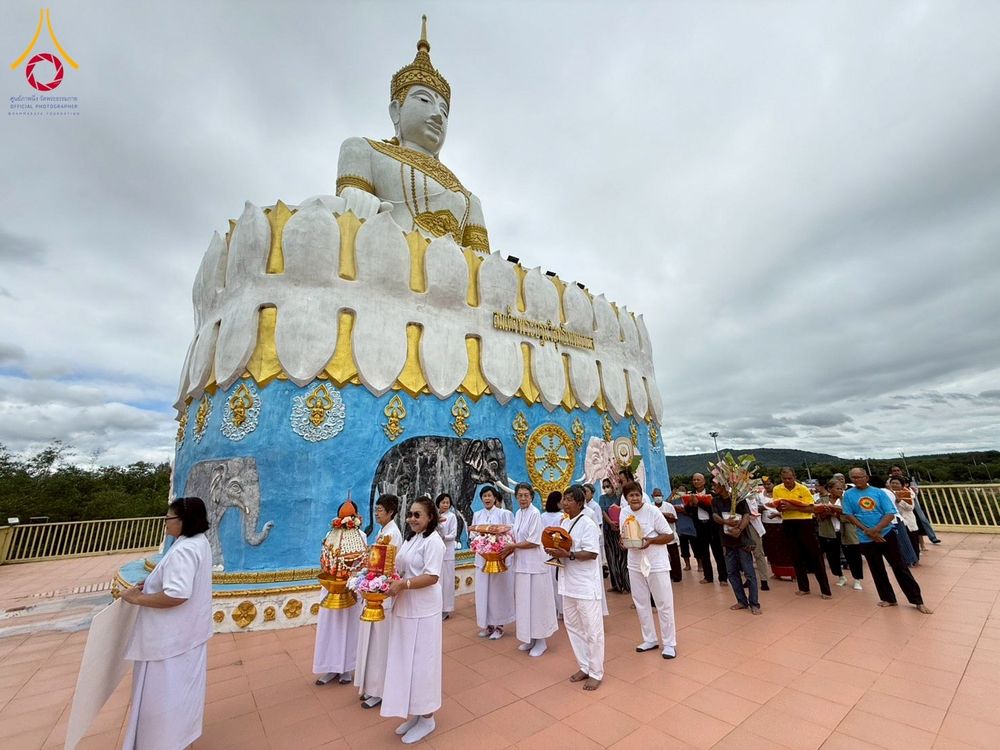 ภาพ No.274177:วันที่ 3 พฤศจิกายน พ.ศ. 2568 พิธีทอดกฐินสามัคคีทั่วไทย ณ วัดป่ามีสัทธรรม อ.สีคิ้ว จ.นครราชสีมา โดยคณะศิษยานุศิษย์ บูชาธรรม 81 ปี หลวงพ่อธัมมชโย