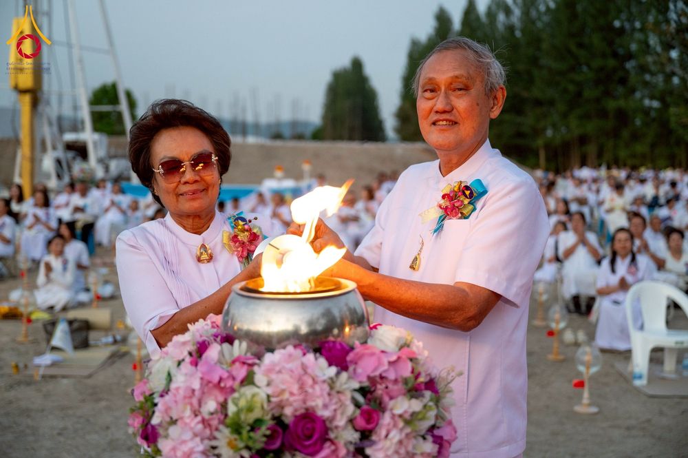 ภาพ No.275230:วันอาทิตย์ที่ 30 พฤศจิกายน พ.ศ. 2568 พิธีจุดประทีปถวายเป็นพุทธบูชา ณ ศูนย์ปฏิบัติธรรมระยอง (บ้านช่องลม)