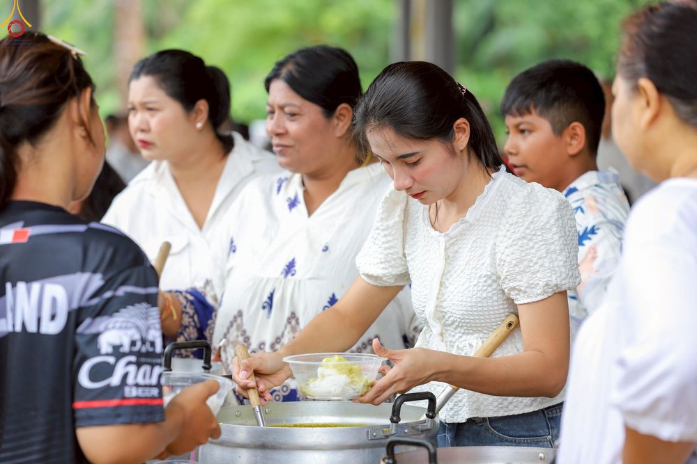 ภาพ No.258196:วันที่ 18 ตุลาคม พ.ศ. 2568 พิธีทอดกฐินสามัคคีทั่วไทย 30,000 วัด โดยคณะศิษยานุศิษย์ บูชาธรรม 81 ปี หลวงพ่อธัมมชโย ณ วัดนอก จ.สุราษฎร์ธานี