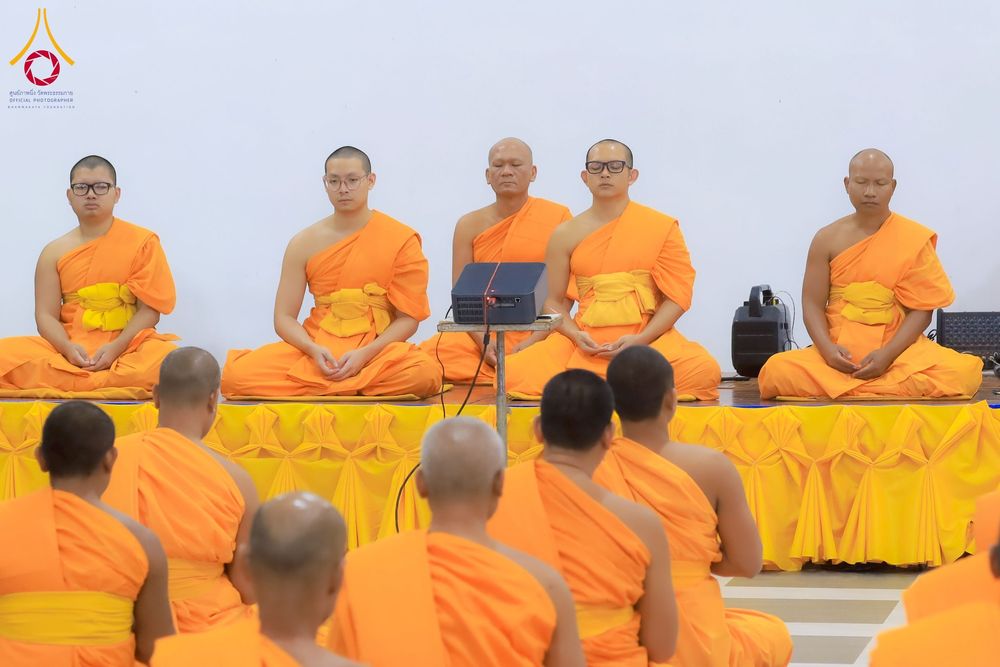 ภาพ No.275906:วันที่ 26-30 พฤศจิกายน พ.ศ. 2568 ทีมพระพี่เลี้ยงตั้งรับ รายงานตัวโครงการบวชบูชาธรรมมหาปูชนียาจารย์ ณ ศูนย์ปฏิบัติธรรมบุรีรัมย์