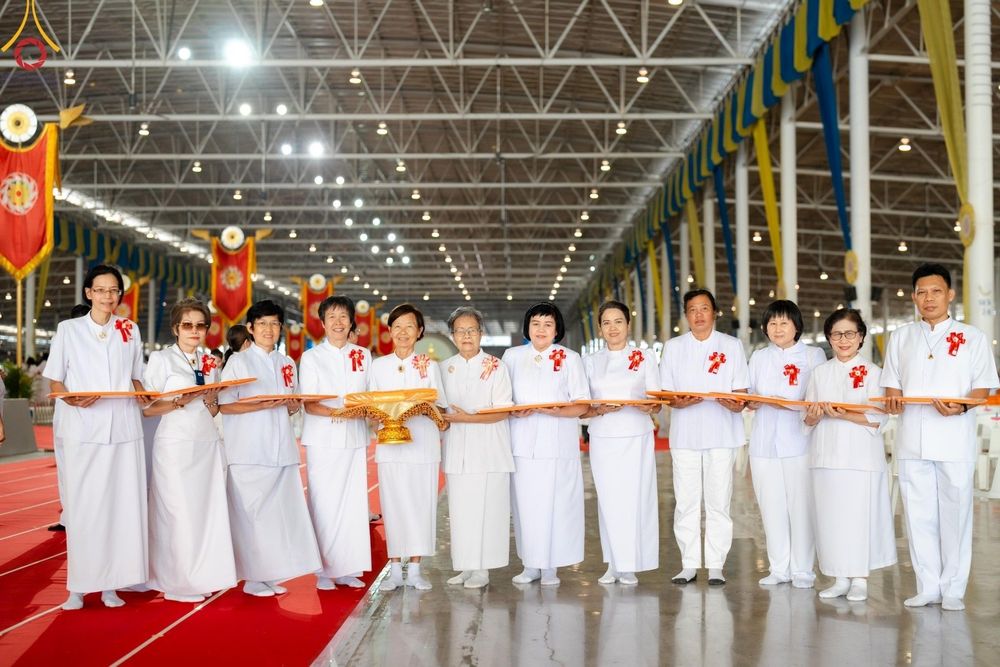 ภาพ No.177921:พิธีทอดผ้าป่าต้นสมบัติจักรพรรดิ ในวันอาทิตย์ที่ 1 ธันวาคม พ.ศ. 2567 ณ สภาธรรมกายสากล วัดพระธรรมกาย