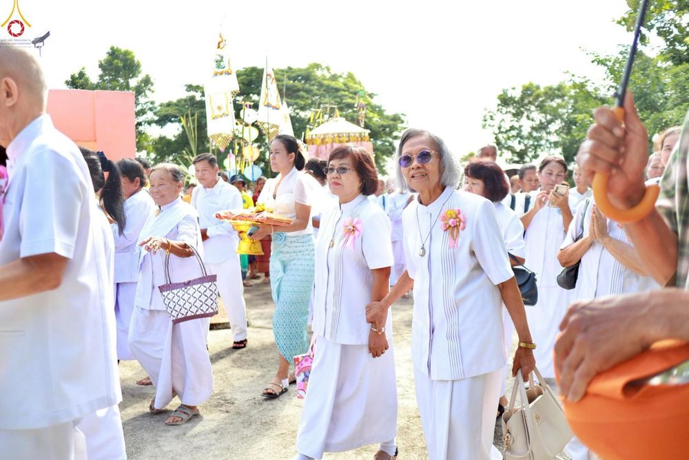 ภาพ No.276839:วันที่ 16 ตุลาคม พ.ศ. 2568 พิธีทอดกฐินสามัคคีทั่วไทย ณ วัดสวนปอ อ.จักราช จ.นครราชสีมา โดยคณะศิษยานุศิษย์ บูชาธรรม 81 ปี หลวงพ่อธัมมชโย