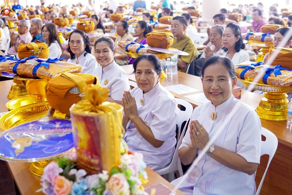 ภาพ No.260830:วันที่ 12 ตุลาคม พ.ศ. 2568 พิธีทอดกฐินสามัคคีทั่วไทย 30,000 วัด โดยคณะศิษยานุศิษย์ บูชาธรรม 81 ปี หลวงพ่อธัมมชโย ณ วัดใหญ่บางปลากด ต.ในคลองบางปลากด  อ.พระสมุทรเจดีย์ จ.สมุทรปราการ