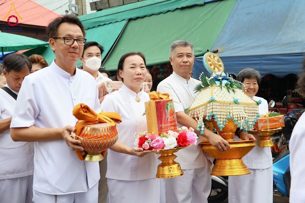 ภาพ No.183188:พิธีทอดกฐิน ณ วัดจวนดำรงศ์ราชพลขันต์ อ.พระประแดง จ.สมุทรปราการ ในโครงการทอดกฐินสามัคคีทั่วไทย 30,000 วัด บูชาธรรม 80 ปี หลวงพ่อธัมมชโย โดยคณะศิษยานุศิษย์วัดพระธรรมกาย วันศุกร์ที่ 15 พฤศจิกายน พ.ศ. 2567