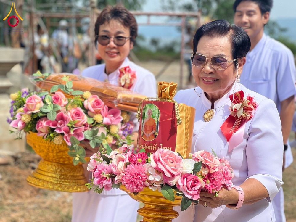 ภาพ No.182633:พิธีทอดกฐิน ณ วัดทับกระดาษ จ.สุพรรณบุรี ในโครงการทอดกฐินสามัคคีทั่วไทย 30,000 วัด บูชาธรรม 80 ปี หลวงพ่อธัมมชโย โดยคณะศิษยานุศิษย์วัดพระธรรมกาย วันที่ 10 พฤศจิกายน พ.ศ. 2567