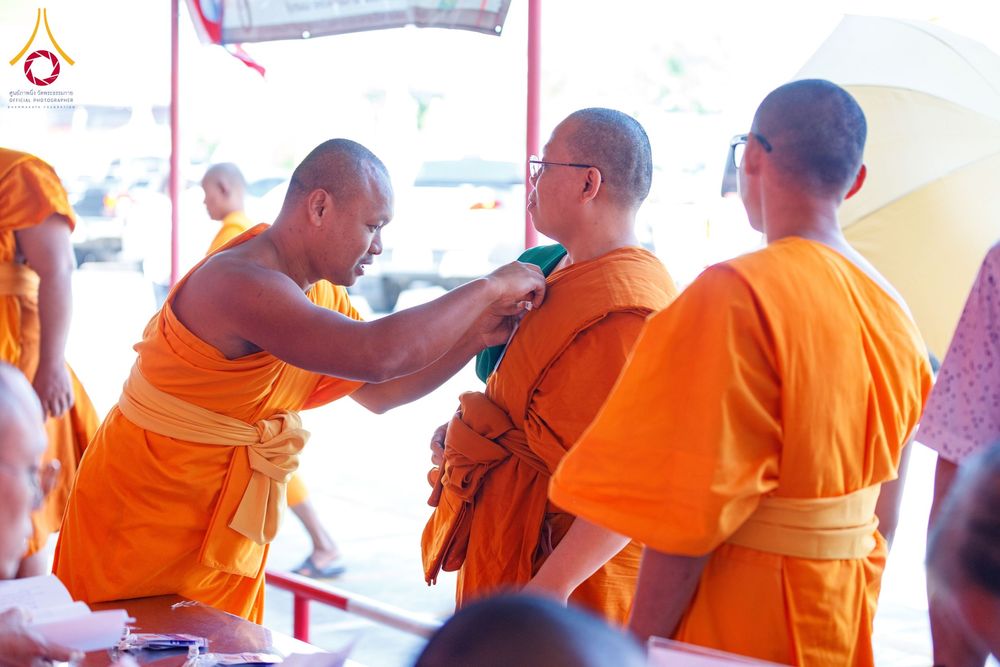 ภาพ No.197308:พิธีเจริญพระพุทธมนต์ ปฏิบัติธรรม มอบทุนการศึกษา ถวายสังฆทาน 108 วัด เพื่อถวายเป็นพุทธบูชา และขับเคลื่อนโครงการหมู่บ้านรักษาศีล 5 โดยคณะสงฆ์จังหวัดนนทบุรี คณะศิษยานุศิษย์วัดพระธรรมกาย โครงการธรรมยาตรา ปีที่ 13 ณ วัดตะเคียน อ.บางกรวย จ.นนทบุรี