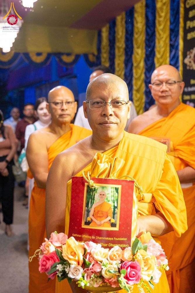 ภาพ No.179641:พิธีทอดกฐินสมทบ ณ วัดพุทธรัตนางกูร พิหาร (Bouddha Ratnangkur Bihar) เมืองกัลกัตตา ประเทศอินเดีย วันที่ 9 พฤศจิกายน พ.ศ. 2567