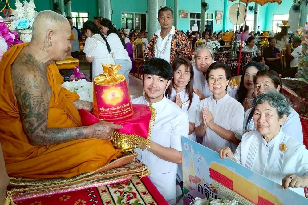 ภาพ No.270537:คณะสงฆ์และกัลยาณมิตร อ.แก่งหางแมว จ.จันทบุรี ร่วมพิธีทอดกฐินสามัคคีทั่วไทย 30,000 วัด โดยคณะศิษยานุศิษย์ บูชาธรรม 81 ปี หลวงพ่อธัมมชโย ในอ.แก่งหางแมว จ.จันทบุรี ระหว่างวันที่ 12 - 26 ตุลาคม พ.ศ. 2568 จำนวน 10 วัด