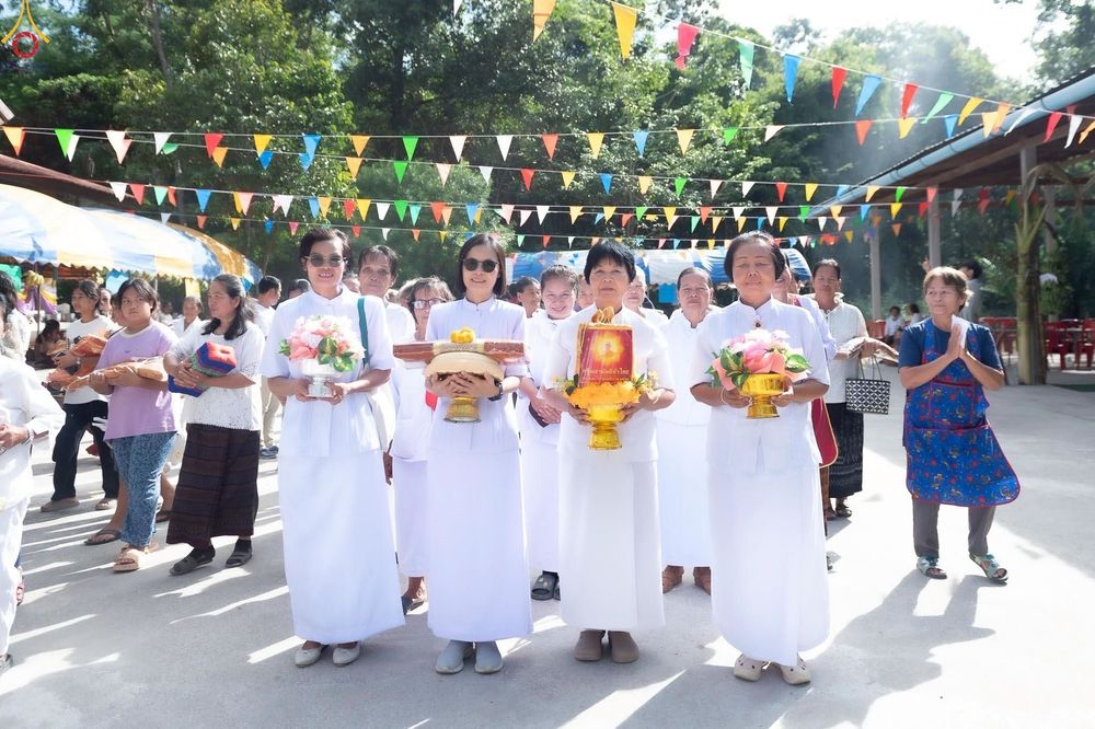 ภาพ No.268692:วันที่ 23 ตุลาคม พ.ศ. 2568 พิธีทอดกฐินสามัคคีทั่วไทย ณ วัดโพธิ์ศรีราษฎร์บำรุง อ.หนองวัวซอ จ.อุดรธานี โดยคณะศิษยานุศิษย์ บูชาธรรม 81 ปี หลวงพ่อธัมมชโย