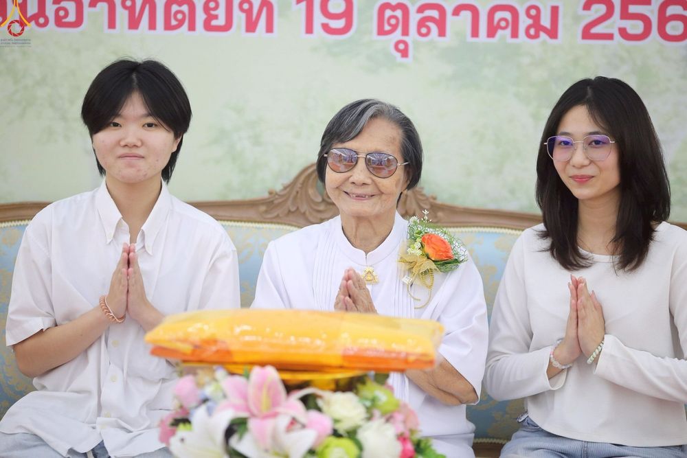 ภาพ No.258564:วันที่ 19 ตุลาคม พ.ศ. 2568 พิธีทอดกฐินสามัคคีทั่วไทย 30,000 วัด โดยคณะศิษยานุศิษย์ บูชาธรรม 81 ปี หลวงพ่อธัมมชโย ณ ศูนย์ปฎิบัติธรรมน้ำใสใจสว่าง  เขตบางกอกน้อย กรุงเทพมหานคร