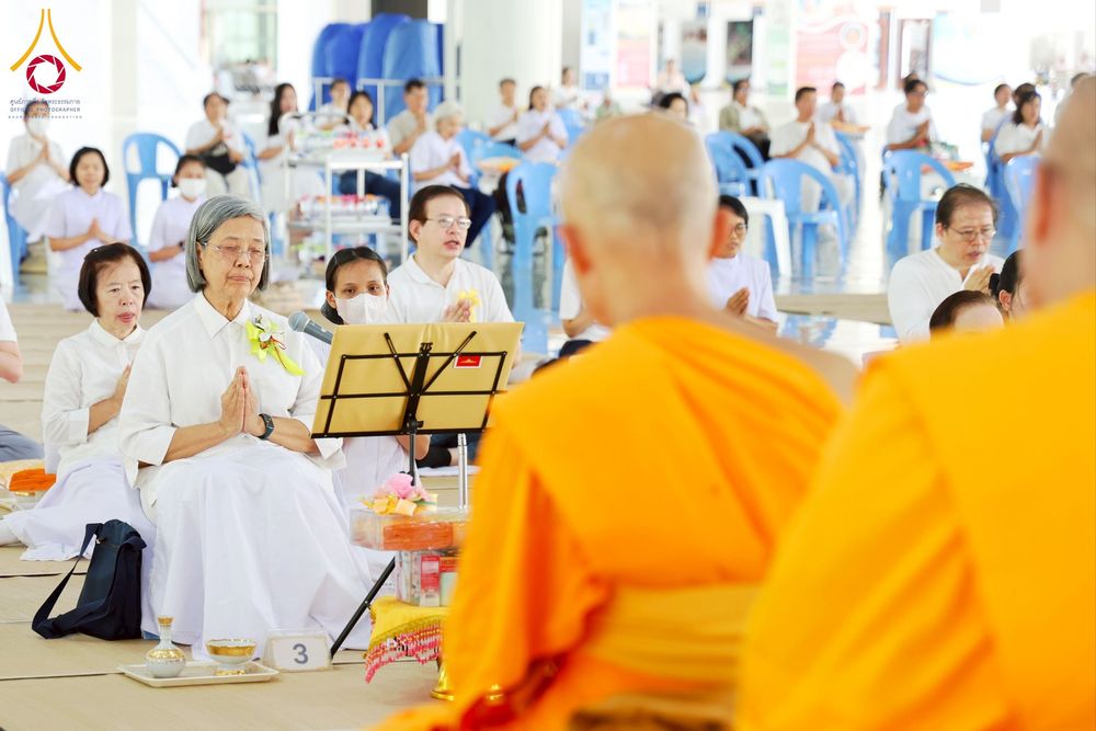 ภาพ No.262633:วันที่ 18,25 ตุลาคม พ.ศ. 2568 พิธีถวายภัตตาหารเมนูสวรรค์ เพื่อการบรรลุธรรม ณ หอฉันคุณยายอาจารย์ฯ วัดพระธรรมกาย