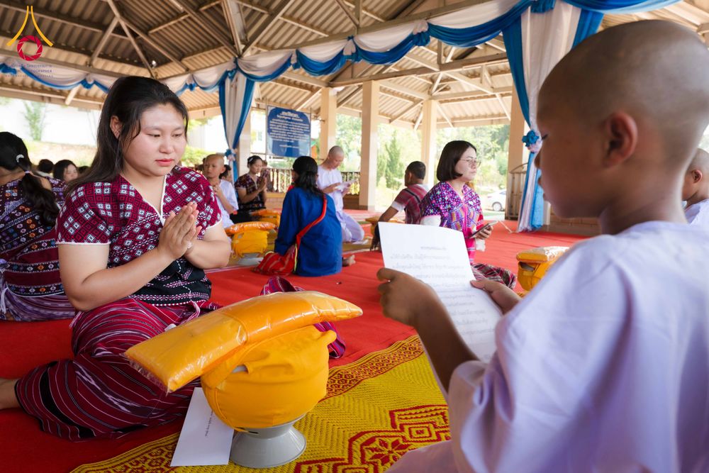 ภาพ No.317673:วันพฤหัสบดีที่ ๒ เมษายน พ.ศ.๒๕๖๙ พิธีบรรพชาสามเณรภาคฤดูร้อน น้อมบูชาธรรมอายุวัฒนมงคล ๘๒ ปี หลวงพ่อธัมมชโย และ ถวายเป็นพระราชกุศลแด่ สมเด็จพระกนิษฐาธิราชเจ้ากรมสมเด็จพระเทพรัตน์ราชสุดาฯ สยามบรมราชกุมารี รุ่นที่ ๑๓ ณ วัดทุ่งเจริญธรรม อำเภออมก๋อย จังหวัดเชี