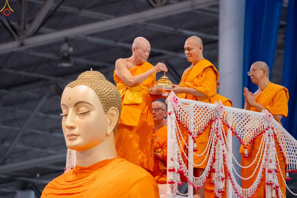 ภาพ No.341945:วันพุธที่ 29 กรกฎาคม พ.ศ. 2569 พิธีประดิษฐานพระบรมสารีริกธาตุภายในเกศดอกบัวตูมองค์พระธรรมกายเพื่ออัญเชิญไปประดิษฐาน  วัดพุทธสันติวัน ธรรมชัย เมืองนาคปูร์ รัฐมหาราษฏระ ประเทศอินเดีย ณ  วัดพระธรรมกาย จ.ปทุมธานี