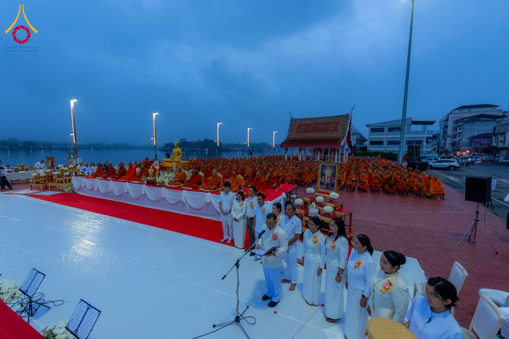 ภาพ No.284617:วันอาทิตย์ที่ 14 ธันวาคม พ.ศ.2568  พิธีทำบุญเมืองสุราษฎร์ธานี 110ปี และพิธีตักบาตรพระสงฆ์ 1,110 รูป  ณ บริเวณริมน้ำวัดกลาง (เก่า) ถนนบ้านดอน ตำบลตลาดใหม่ อำเภอเมือง จังหวัดสุราษฎร์ธานี