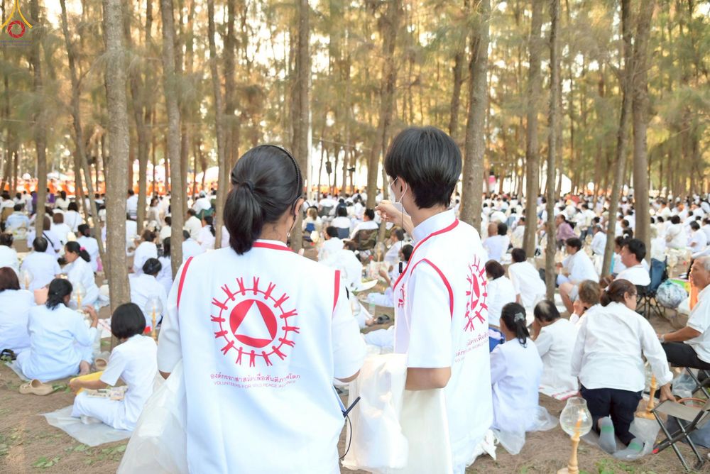 ภาพ No.301429:ภาพเบื้องหลังอาสาสมัครรวมใจ ชุดที่ 4 ในโครงการธรรมยาตรา กตัญญูบูชา มหาปูชนียาจารย์ พระมงคลเทพมุนี(สด จนฺทสโร) พระผู้ปราบมาร อนุสรณ์สถาน 7 แห่ง ปีที่ 14