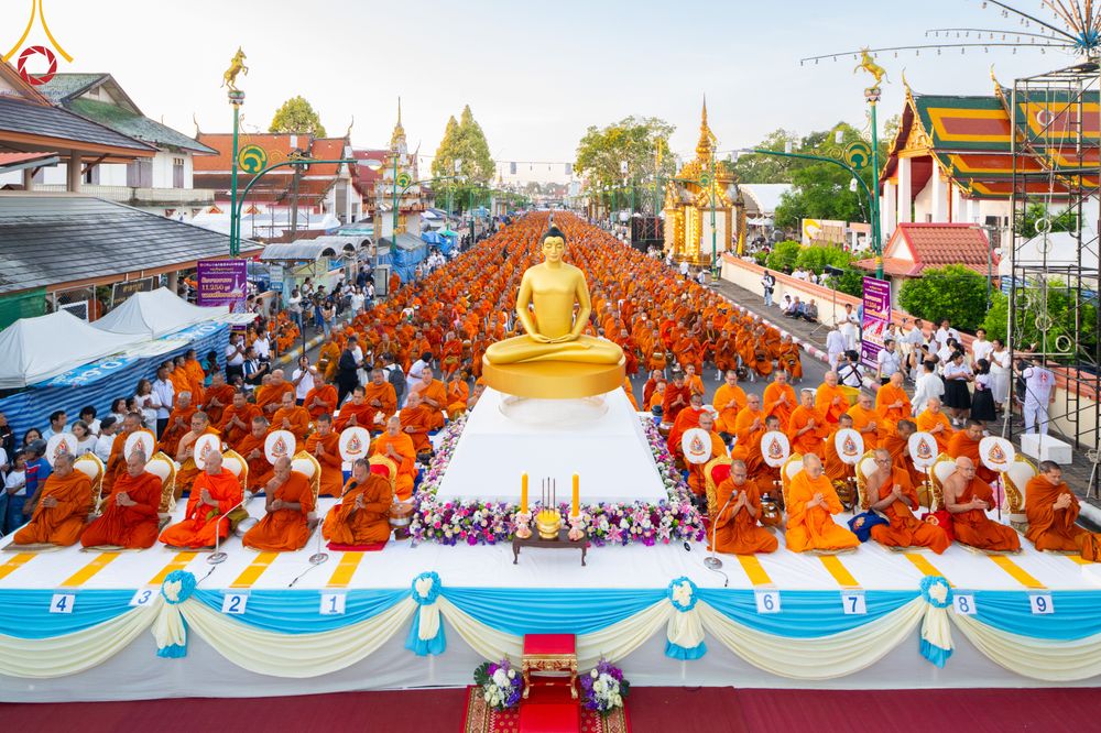 ภาพ No.311178:วันเสาร์ที่ 28 กุมภาพันธ์ พ.ศ. 2569 พิธีตักบาตรพระมหากุศล 11,250 รูป เฉลิมฉลอง 1,250 ปีศรีธรรมราชเจดีย์ สู่มรดกโลก ณ ถนนราชดำเนิน บริเวณหน้าวัดพระมหาธาตุวรมหาวิหาร อ.เมือง จ.นครศรีธรรมราช