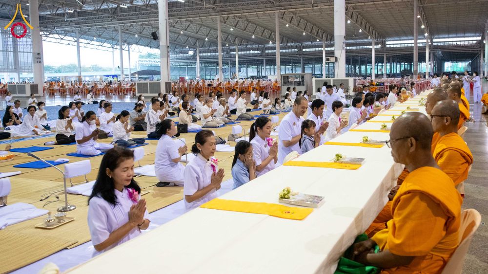 ภาพ No.303544:วันที่ 27 มกราคม พ.ศ. 2569 พิธีถวายภัตตาหารเป็นสังฆทาน แด่พระธรรมยาตรา ณ วัดพระธรรมกาย  จังหวัดปทุมธานี ในโครงการธรรมยาตรา กตัญญูบูชา มหาปูชนียาจารย์ พระมงคลเทพมุนี(สด จนฺทสโร) พระผู้ปราบมาร อนุสรณ์สถาน 7 แห่ง ปีที่ 14