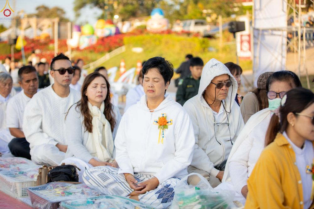 ภาพ No.281375:วันเสาร์ที่ 27 ธันวาคม พ.ศ.2568 พิธีตักบาตรพระ ๑,๐๐๐ รูป   เพื่อความเป็นสิริมงคลแก่ชีวิตและแผ่นดินไทย  มหากุศลครั้งยิ่งใหญ่แห่งปี ส่งท้ายปีเก่า ต้อนรับปีใหม่  ณ ถนนหน้าที่ว่าการอำเภอภูเรือ จังหวัดเลย