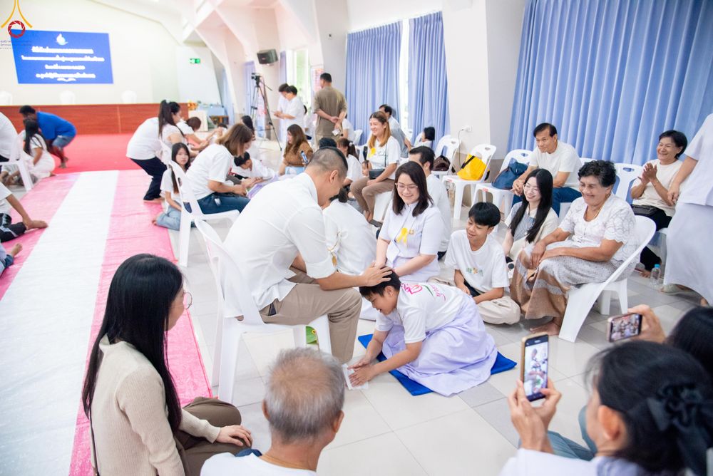 ภาพ No.320083:วันเสาร์ที่ 4 เมษายน 2569 พิธีตัดปอยผม ขอขมาผู้ปกครอง  มอบบาตร-ผ้าไตร และพิธีบรรพชาสามเณร 87 รูป  ณ ศูนย์ปฏิบัติธรรมระยอง(บ้านช่องลม)  ต.บางบุตร อ.บ้านค่าย จ.ระยอง