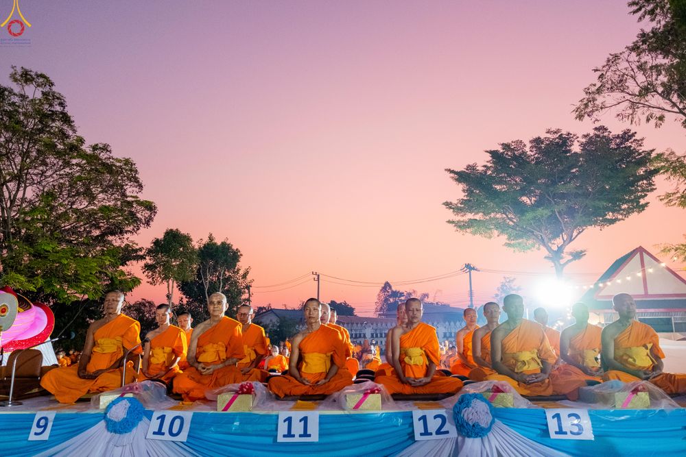 ภาพ No.294328:วันที่ 14 มกราคม พ.ศ. 2569 พิธีตักบาตรพระธรรมยาตรา ณ วัดสองพี่น้อง ต.ต้นตาล อ.สองพี่น้อง จ.สุพรรณบุรี ในโครงการธรรมยาตรา กตัญญูบูชา มหาปูชนียาจารย์ พระมงคลเทพมุนี(สด จนฺทสโร) พระผู้ปราบมาร อนุสรณ์สถาน 7 แห่ง ปีที่ 14