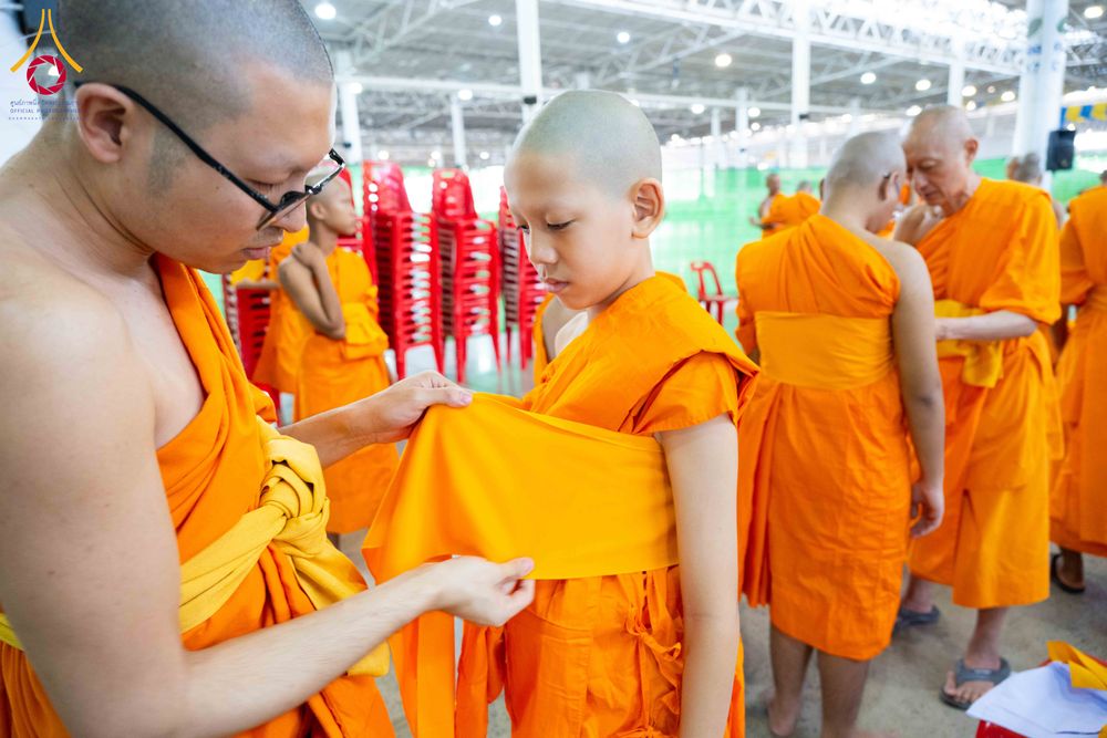 ภาพ No.319553:วันเสาร์ที่ 4 เมษายน พ.ศ.2569 พิธีขอขมา มอบผ้าไตร และถวายบาตรแด่นาคธรรมทายาท ในโครงการบรรพชาสามเณรฟื้นฟูพระพุทธศาสนาทั่วไทย โครงการหน่อแก้วเปรียญธรรม รุ่นที่ 14 โครงการสามเณรยุวธรรมทายาท รุ่นที่ 34 โครงการสามเณรมัชฌิมธรรมทายาท รุ่นที่ 30 ณ สภาธรรมกายสากล