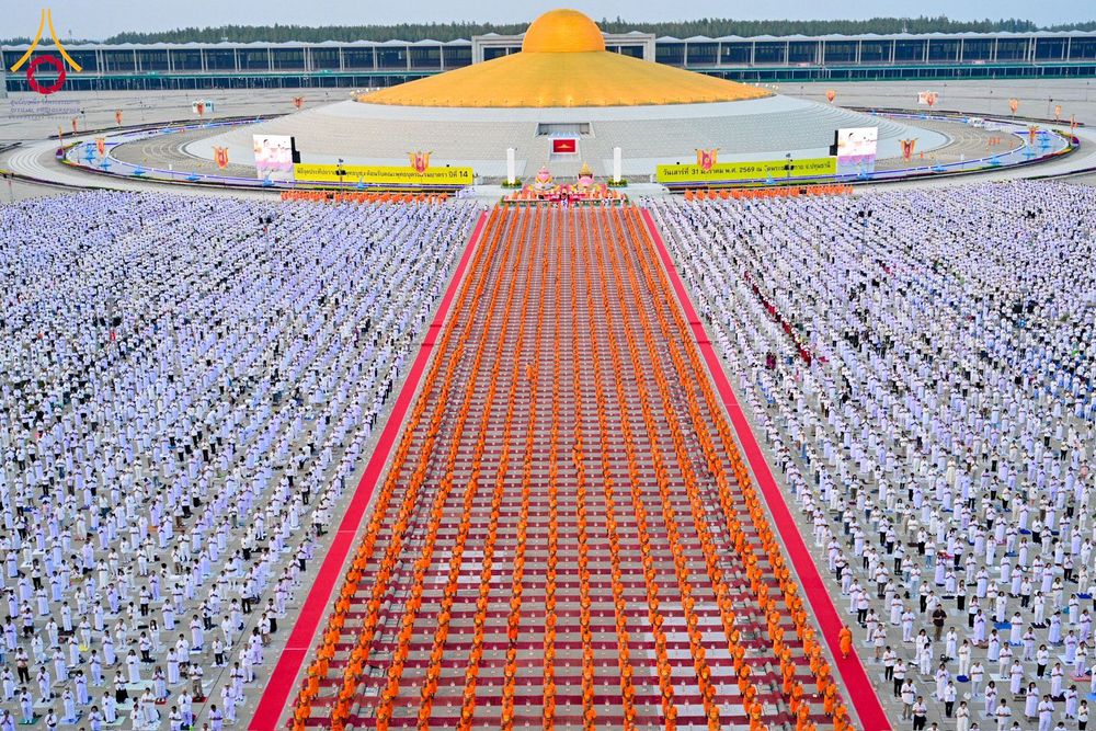 ภาพ No.307188:วันที่ 31 มกราคม พ.ศ. 2569  พิธีจุดประทีปธรรมถวายเป็นพุทธบูชา  และบูชาธรรมมหาปูชนียาจารย์ (ภาพชุดที่ 1) ณ วัดพระธรรมกาย ปทุมธานี ในโครงการธรรมยาตรา กตัญญูบูชา มหาปูชนียาจารย์ พระมงคลเทพมุนี(สด จนฺทสโร) พระผู้ปราบมาร อนุสรณ์สถาน 7 แห่ง ปีที่ 14