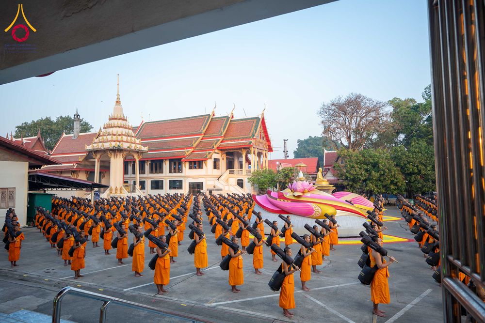 ภาพ No.297394:วันที่ 15 มกราคม พ.ศ.2569 พระธรรมยาตราปฏิบัติธรรมและถ่ายภาพหมู่ประวัติศาสตร์ อนุสรณ์สถานลำดับที่ 4 สถานที่เกิดด้วยกายธรรม  ณ วัดโบสถ์บน ต.บางคูเวียง จ.นนทบุรี ในโครงการธรรมยาตรา กตัญญูบูชา มหาปูชนียาจารย์ พระมงคลเทพมุนี(สด จนฺทสโร) พระผู้ปราบมาร อนุสรณ์ส