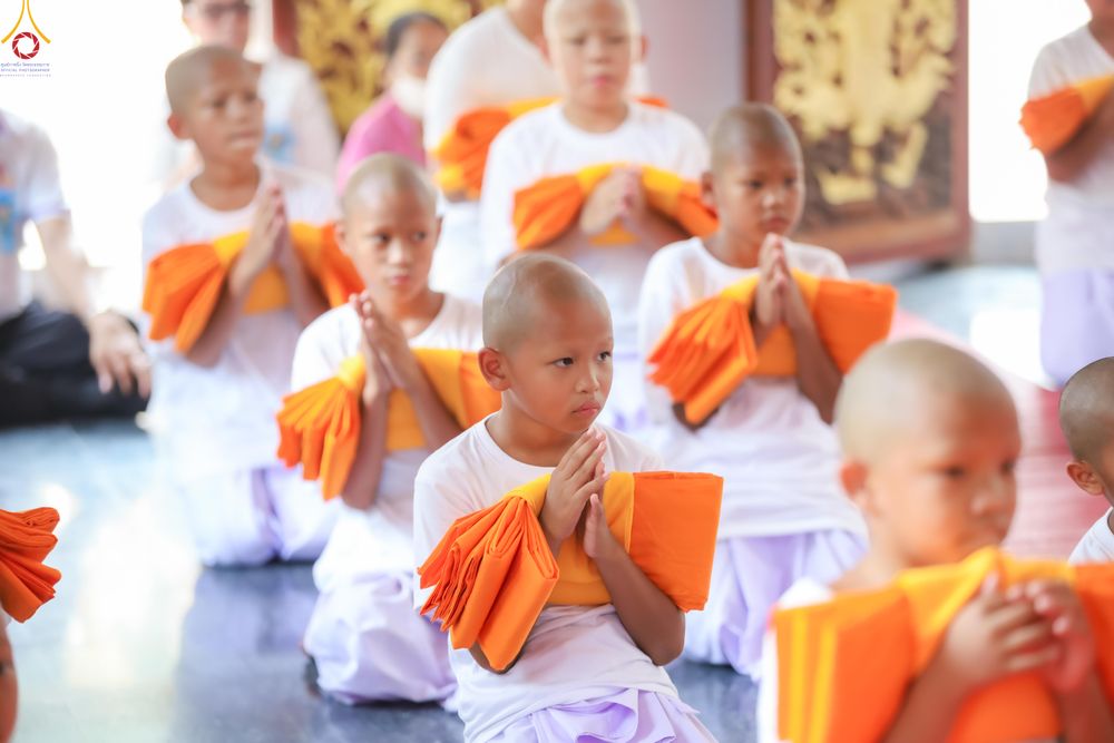 ภาพ No.317979:วันพฤหัสบดีที่ 2 เมษายน พ.ศ.2569 พิธีปลงผม , พิธีขอขมามอบบาตรและผ้าไตร , พิธีบรรพชาสามเณร จำนวน 28 รูป   ณ วัดโซกเป็ดอภิญญาโณ ต.เมืองเก่า อ.เมือง จ.สุโขทัย