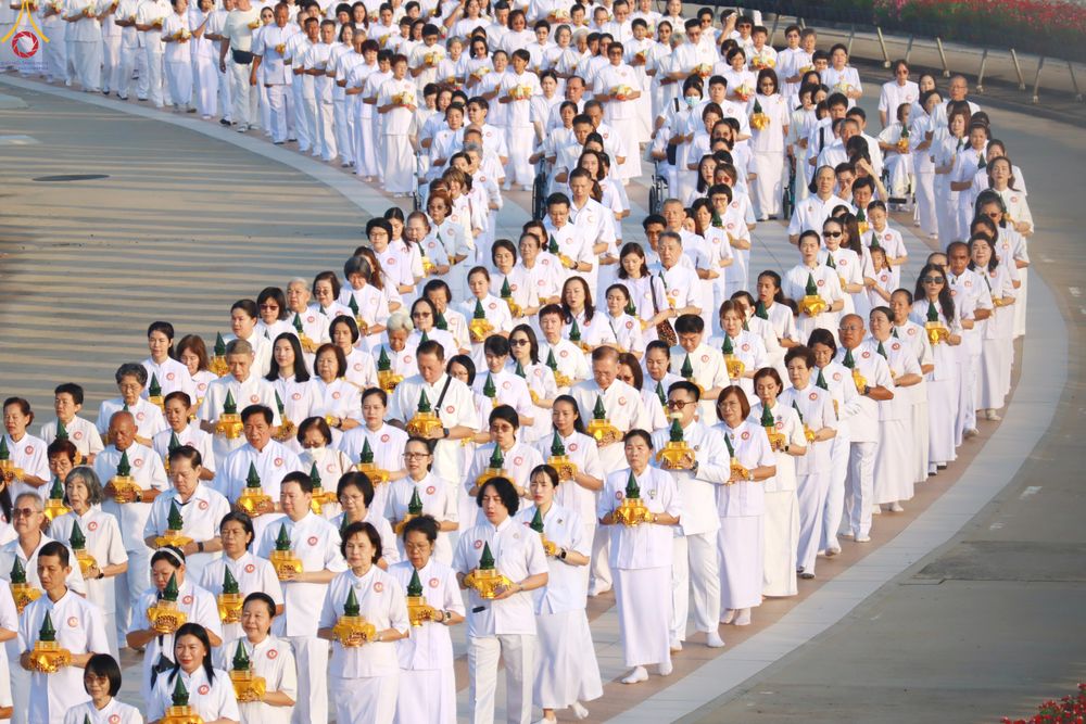 ภาพ No.330388:วันวิสาขบูชา อาทิตย์ที่ 31 พฤษภาคม พ.ศ.2569 พิธีเวียนประทักษิณ และพิธีวันทาเจดีย์ ณ พระมหาธรรมกายเจดีย์ วัดพระธรรมกาย จังหวัดปทุมธานี