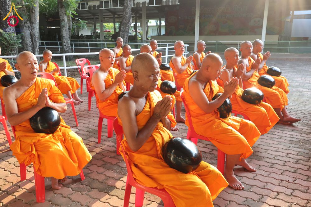 ภาพ No.322909:วันอาทิตย์ที่ 19 เมษายน พ.ศ. 2569 ตักบาตรฉลองพระใหม่ โครงการบรรพชาและอุปสมบทหมู่ รุ่นบูชาธรรม 82 ปี หลวงพ่อธัมมชโย ณ อาคารโถงช้าง สำนักงานใหญ่