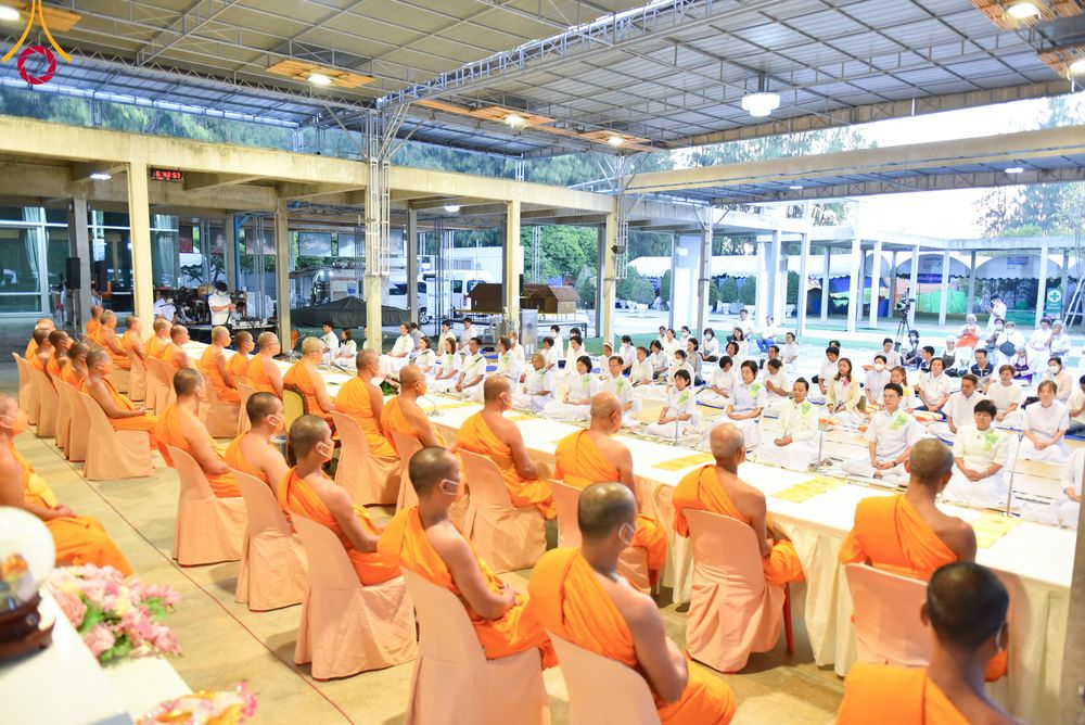 ภาพ No.106287:พิธีถวายภัตตาหารเป็นสังฆทาน แด่คณะพระธรรมยาตราฯ ในโครงการธรรมยาตรากตัญญูบูชา มหาปูชนียาจารย์ พระมงคลเทพมุนี(สด จนฺทสโร) พระผู้ปราบมาร อนุสรณ์สถาน 7 แห่ง ปีที่ 12 วันที่ 5 มกราคม พ.ศ. 2567 ณ อนุสรณ์สถานโลตัสแลนด์ จ.สุพรรณบุรี