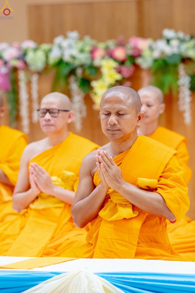 ภาพ No.329017:วันอาทิตย์ที่ 17 พฤษภาคม พ.ศ.2569 พิธีร่วมบุญการศึกษาพระภิกษุสามเณร (หนังสือบาลี นักธรรม ทางก้าวหน้า World-Pec) ณ ห้องแก้วสารพัดนึก 2 วัดพระธรรมกาย