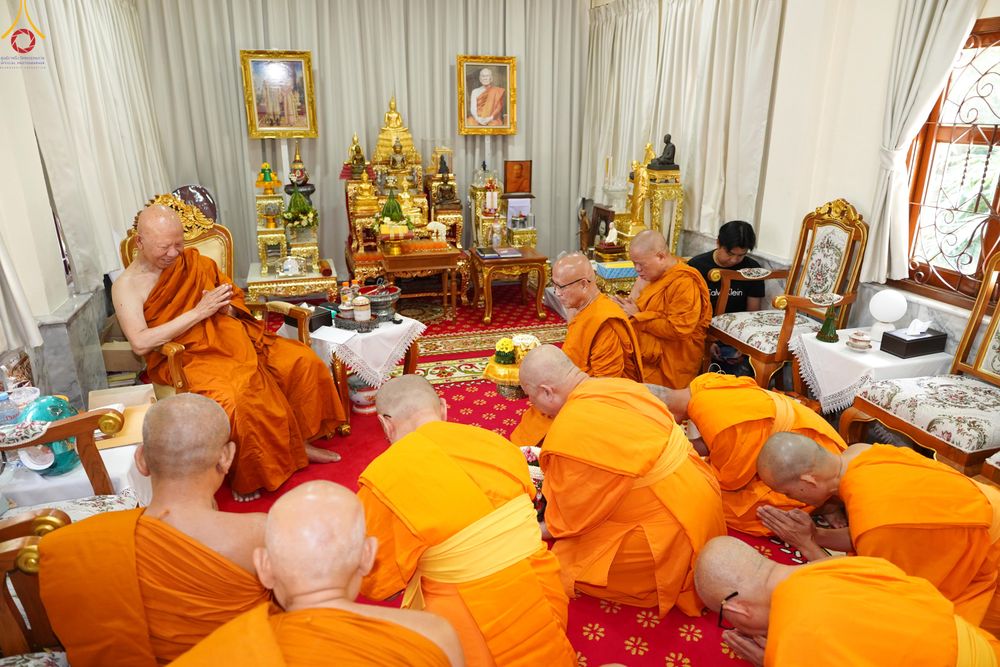 ภาพ No.286236:วันที่ 12 กรกฎาคม พศ.2568 (แรม 2 ค่ำ เดือน 8) พระภิกษุวัดพระธรรมกาย ทำวัตรพระผู้ใหญ่ เนื่องในวันเข้าพรรษา