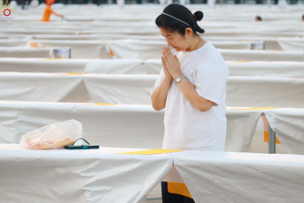 ภาพ No.321939:วันที่ 11-12 เมษายน พ.ศ.2569 การเตรียมงาน มัดถุงน้ำ , ผูกผ้าระบาย , เตรียมจุดฉันภัตตาหาร เพื่องานถวายมหาสังฆทาน 40,000 กว่าวัดทั่วประเทศ วันคุ้มครองโลก 22 เมษายน พ.ศ.2569 วัดพระธรรมกาย