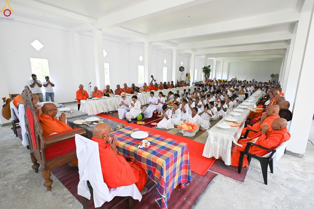 ภาพ No.284315:วันที่ 28 ตุลาคม พ.ศ.2568 กฐินสมทบต่างประเทศ โดยคณะศิษยานุศิษย์ บูชาธรรม 81 ปี หลวงพ่อธัมมชโย ณ วัดศรีสุคตาราม บาลังโกด้า ศรีลังกา