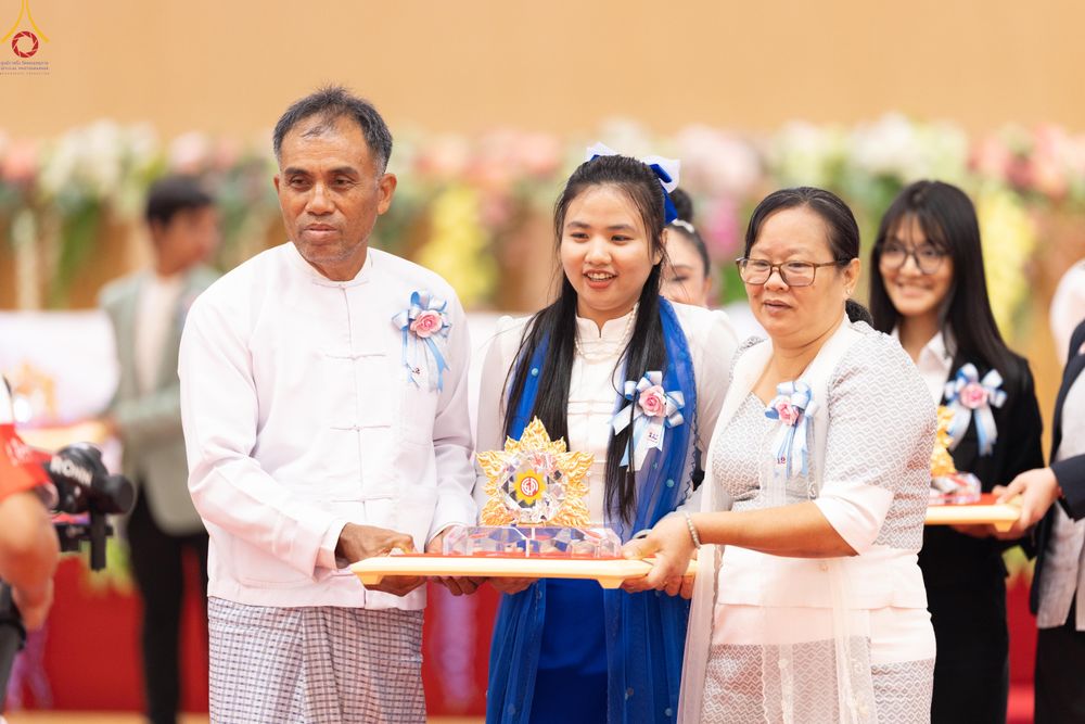 ภาพ No.311993:วันอังคารที่ 3 มีนาคม พ.ศ.2569 พิธีมอบโล่วัชรเกียรติยศ โครงการตอบปัญหาธรรมะทางก้าวหน้า ครั่งที่ 43, พิธีมอบโล่วัชรเกียรติยศ โครงการสอบตอบปัญหาศีลธรรม เพื่อสันติภาพโลก (World-Pec) ครั้งที่ 19 ณ สภาธรรมกายสากล วัดพระธรรมกาย