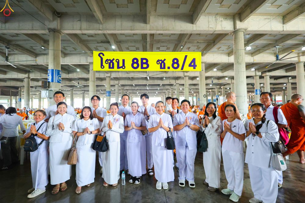 ภาพ No.323680:วันที่ 22 เมษายน พ.ศ.2569(วันคุ้มครองโลก) งานถวายมหาสังฆทาน 40,000 กว่าวัดทั่วประเทศ คณะสงฆ์ฉันภัตตาหารเพล