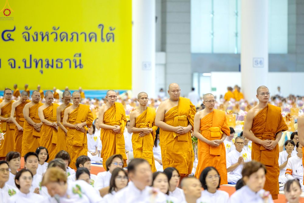 ภาพ No.342215:วันอาทิตย์ที่ 2 สิงหาคม พ.ศ.2569 พิธีมุทิตาสักการะพระภิกษุ  ผู้สอบได้เปรียญธรรม 9 ประโยค ระดับโลก ปีที่ 38, พิธีมอบโล่เกียรติยศ และทุนการศึกษา สำนักเรียนบาลีดีเด่นทั่วประเทศ ณ สภาธรรมกายสากล วัดพระธรรมกาย
