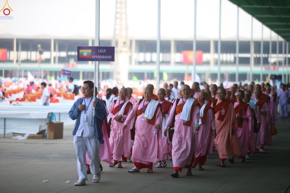 ภาพ No.323929:วันที่ 22 เมษายน พ.ศ.2569 (วันคุ้มครองโลก) พิธีถวายมหาสังฆทาน 40,000 กว่าวัดทั่วประเทศ ณ ลานธรรม พระมหาธรรมกายเจดีย์ วัดพระธรรมกาย