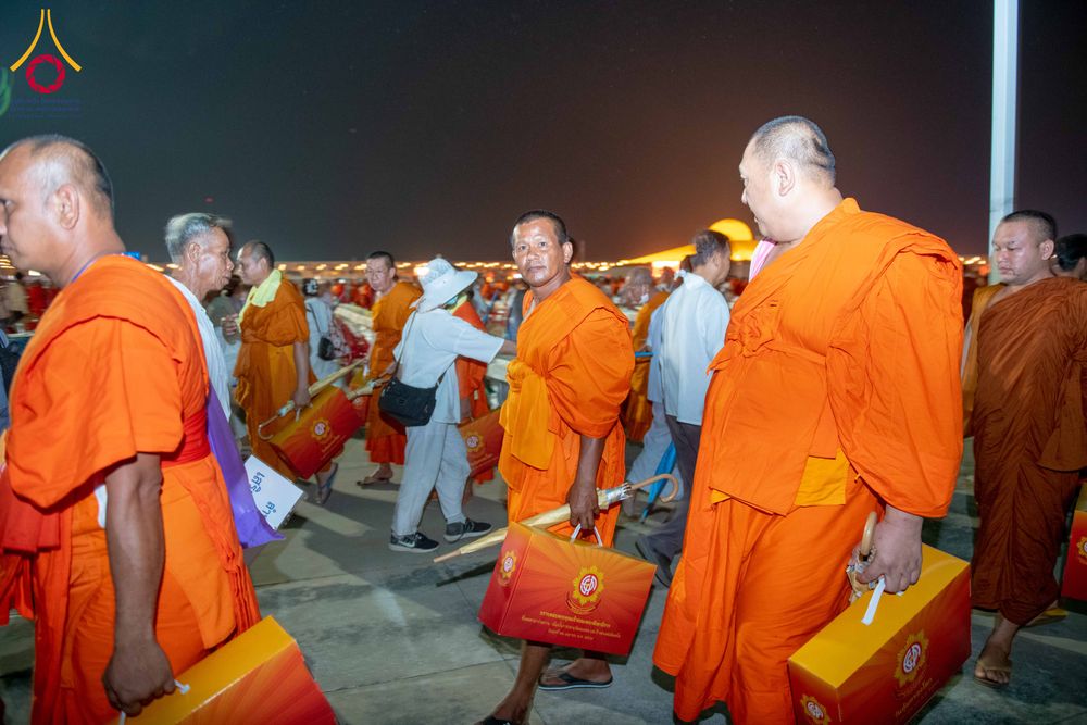 ภาพ No.324487:วันที่ 22 เมษายน พ.ศ.2569 (วันคุ้มครองโลก) บรรยากาศพระสังฆาธิการและสาธุชน การเดินทางกลับ งานถวายมหาสังฆทาน 40,000 กว่าวัดทั่วประเทศ วัดพระธรรมกาย