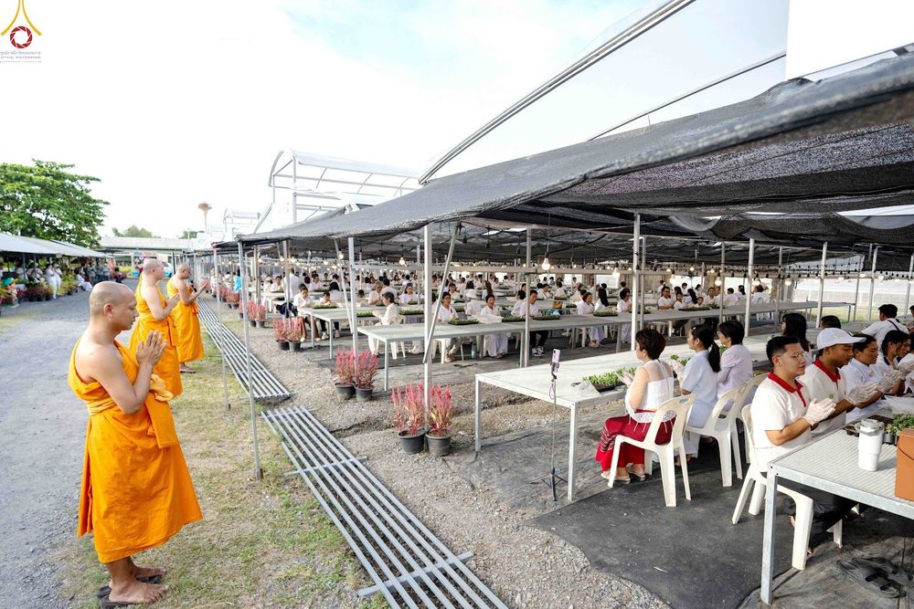 ภาพ No.343883:วันที่ 16 สิงหาคม พ.ศ.2569 การปักชำต้นกล้าเบญจทรัพย์ เพื่อเตรียมดอกไม้บูชาธรรม พระเดชพระคุณหลวงปู่ และโปรยต้อนรับพระธรรมยาตรา ปีที่ 15 ณ โรงเรือนปักชำประตู 8 วัดพระธรรมกาย